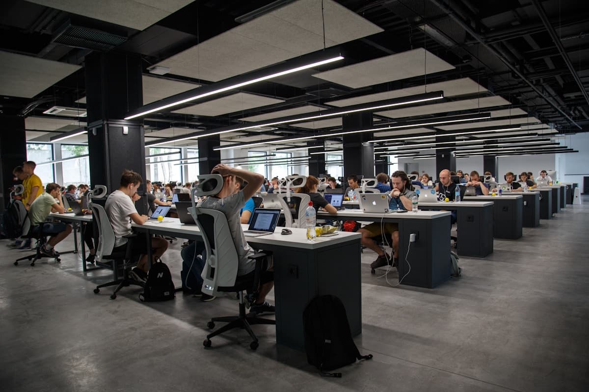 Lone Working Policy UK: Legal Requirements & Best Practices